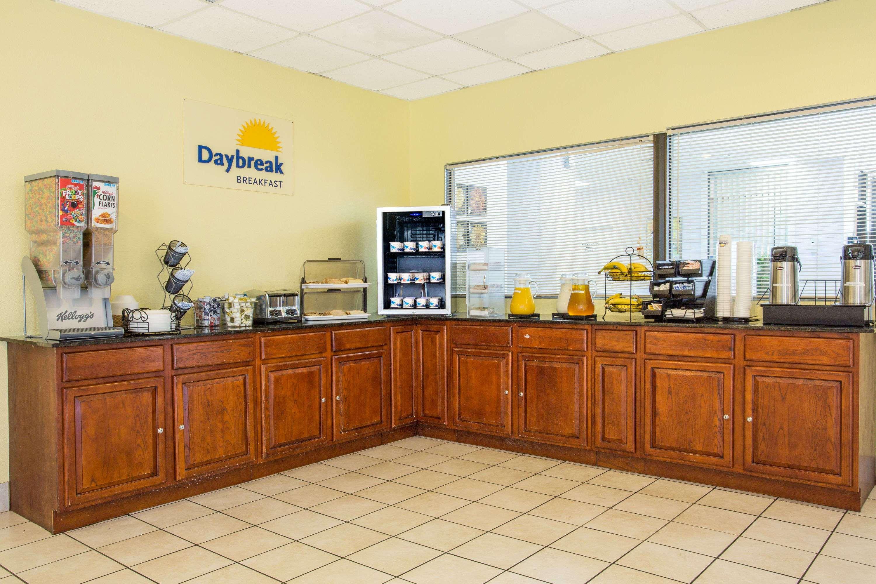 Days Inn By Wyndham Norfolk Military Circle Zewnętrze zdjęcie