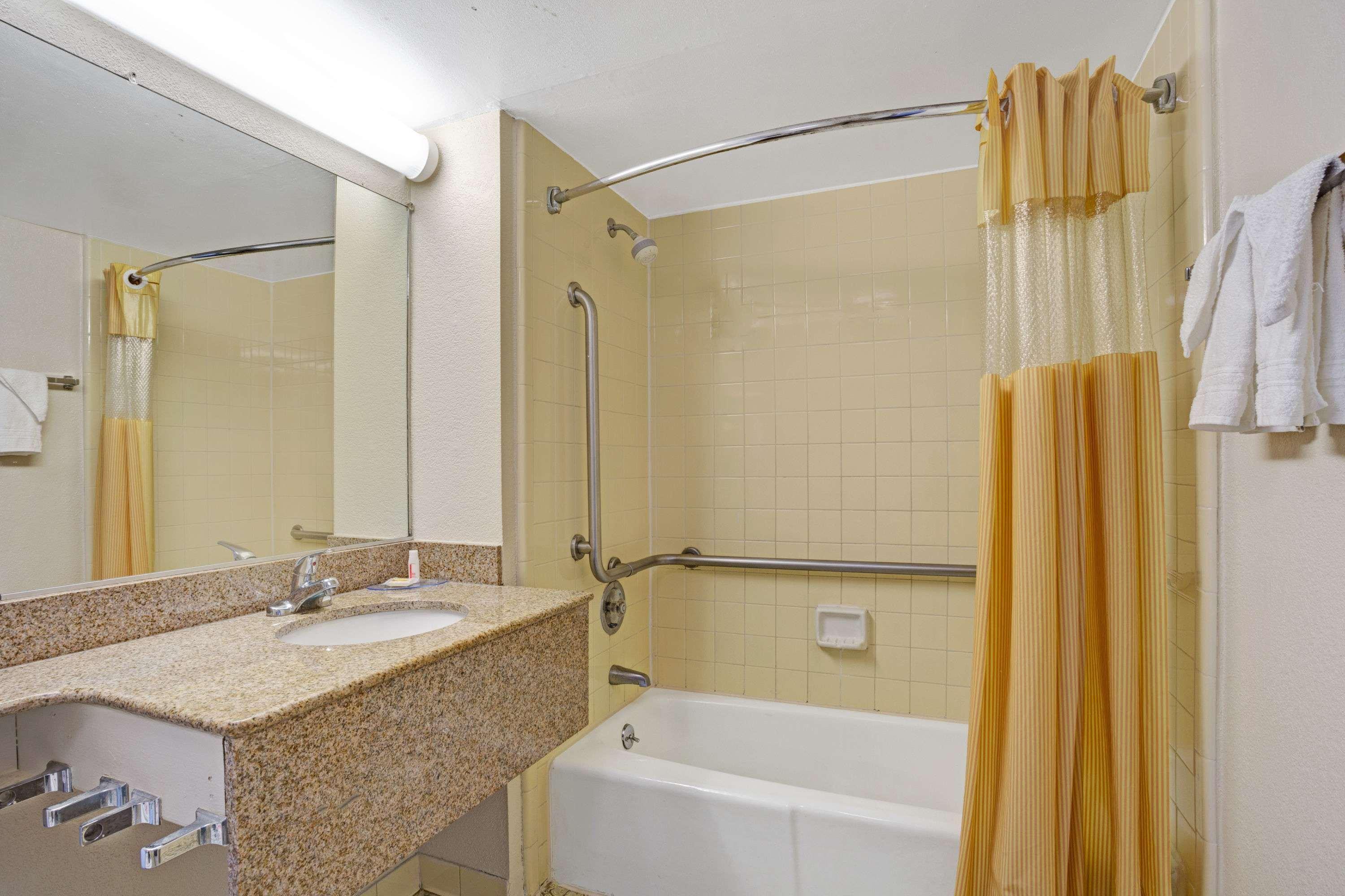Days Inn By Wyndham Norfolk Military Circle Zewnętrze zdjęcie
