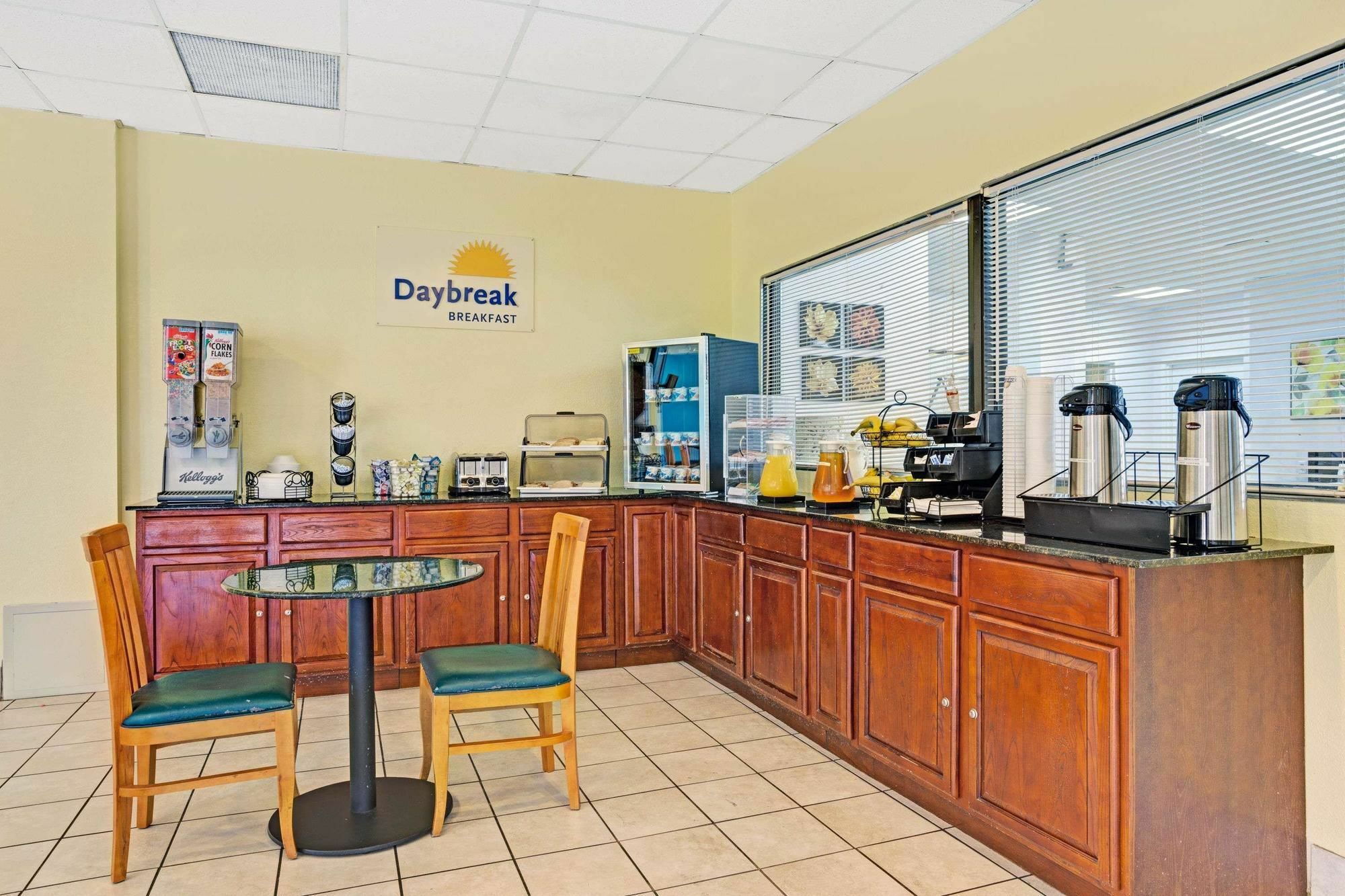 Days Inn By Wyndham Norfolk Military Circle Zewnętrze zdjęcie